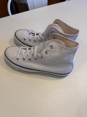 Converse Women’s White High Top Sneakers Sz 9.  NWOB. Box38